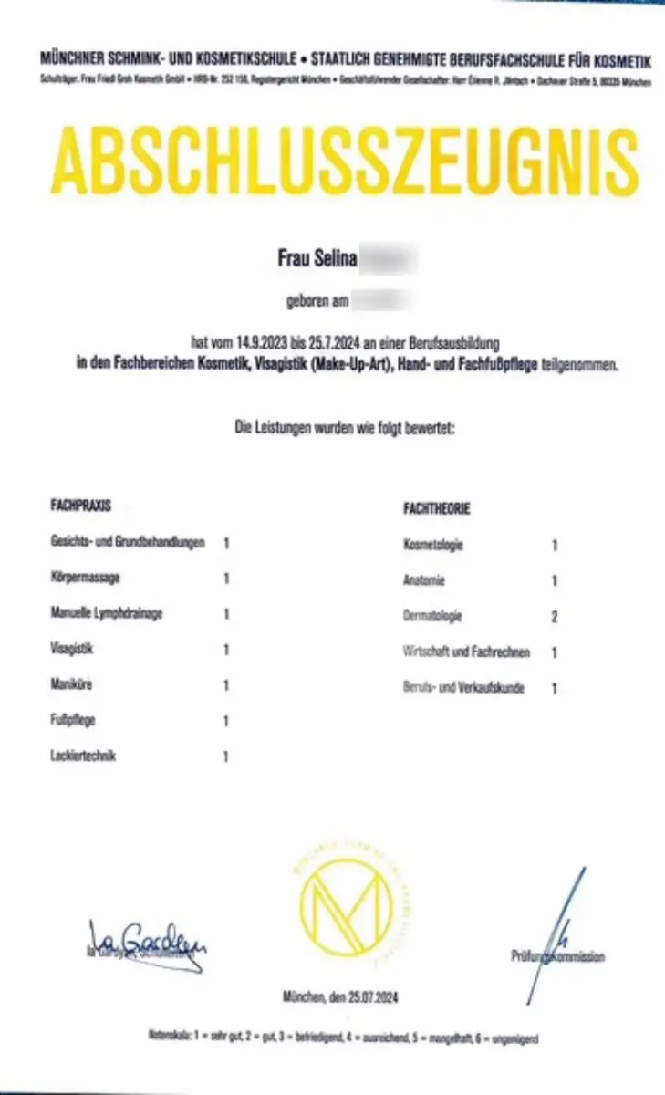 Abschlusszeugnis von Selina für die Kosmetik Ausbildung mit Bestnoten in Praxis und Theorie, inklusive Visagistik, Fußpflege und Hautbehandlungen